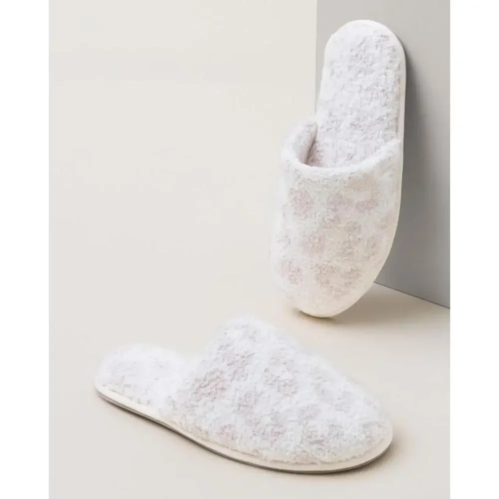 Barefoot Dreams NWT CozyChic Youth Barefoot in the Wild Slipper Sz Youth Medium